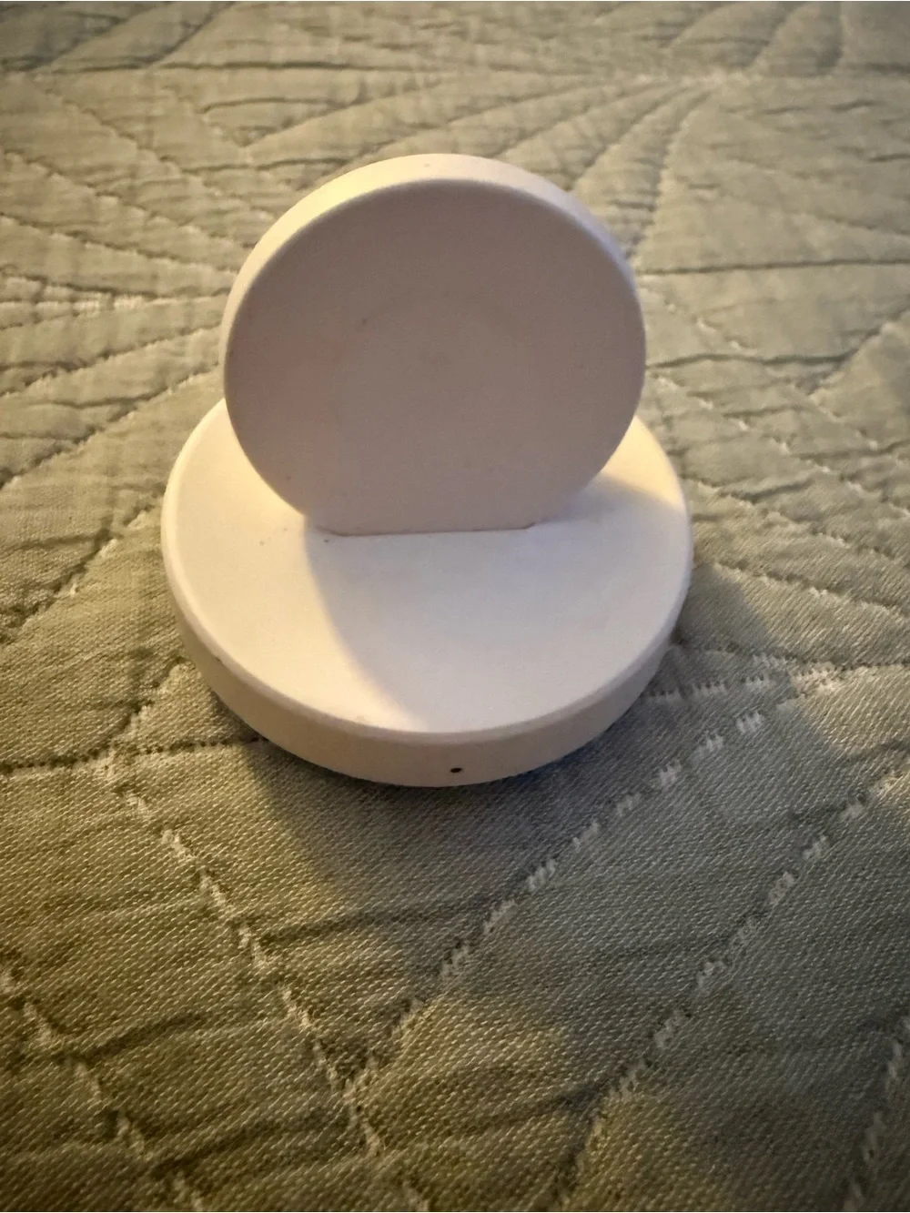 White Apple Watch Charger and 5 Apple Watch Bands Size 42/44